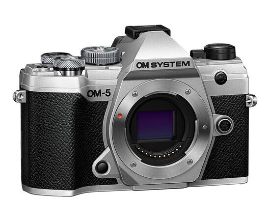 OM SYSTEM OM-5 (Prata) + M.Zuiko Digital ED 12-45mm f4.0 PRO (Preto)