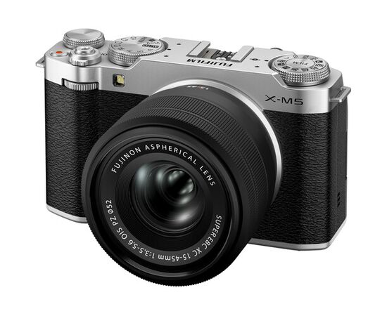 FUJIFILM X-M5 + XC 15-45mm f/3.5-5.6 OIS PZ - Prata