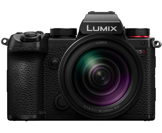 PANASONIC Lumix S5D + S 28-200mm f/4-7.1