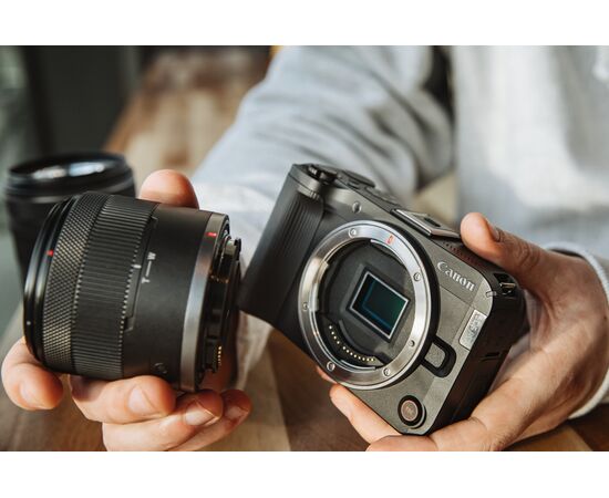 CANON EOS R50 V + RF-S 14-30mm f/4-6.3 IS STM PZ