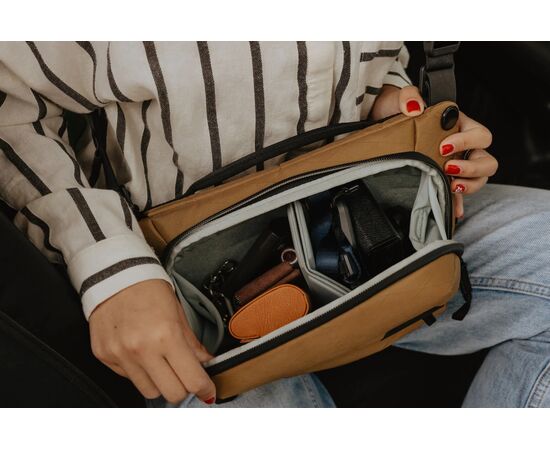 PEAK DESIGN Bolsa de Ombro Everyday Sling 3L V2 - Coyote​