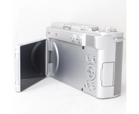 PANASONIC LUMIX S9 - Corpo (Smokey White) + S 18-40 mm f/4.5-6.3